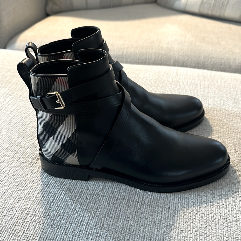 NWOT Burberry Women’s Check and Leather Boots 🇬🇧 - Picture 1 of 9